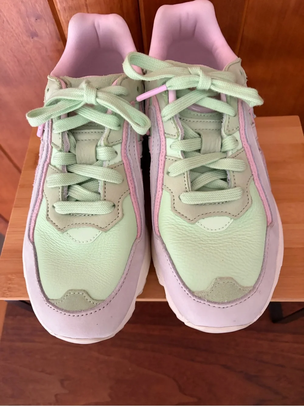adidas Men’s 6 YUNG-96 Pastel Blue Green Pink Sneakers.